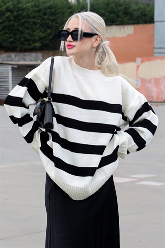 White Striped Overfit Knitwear Sweater MG1569